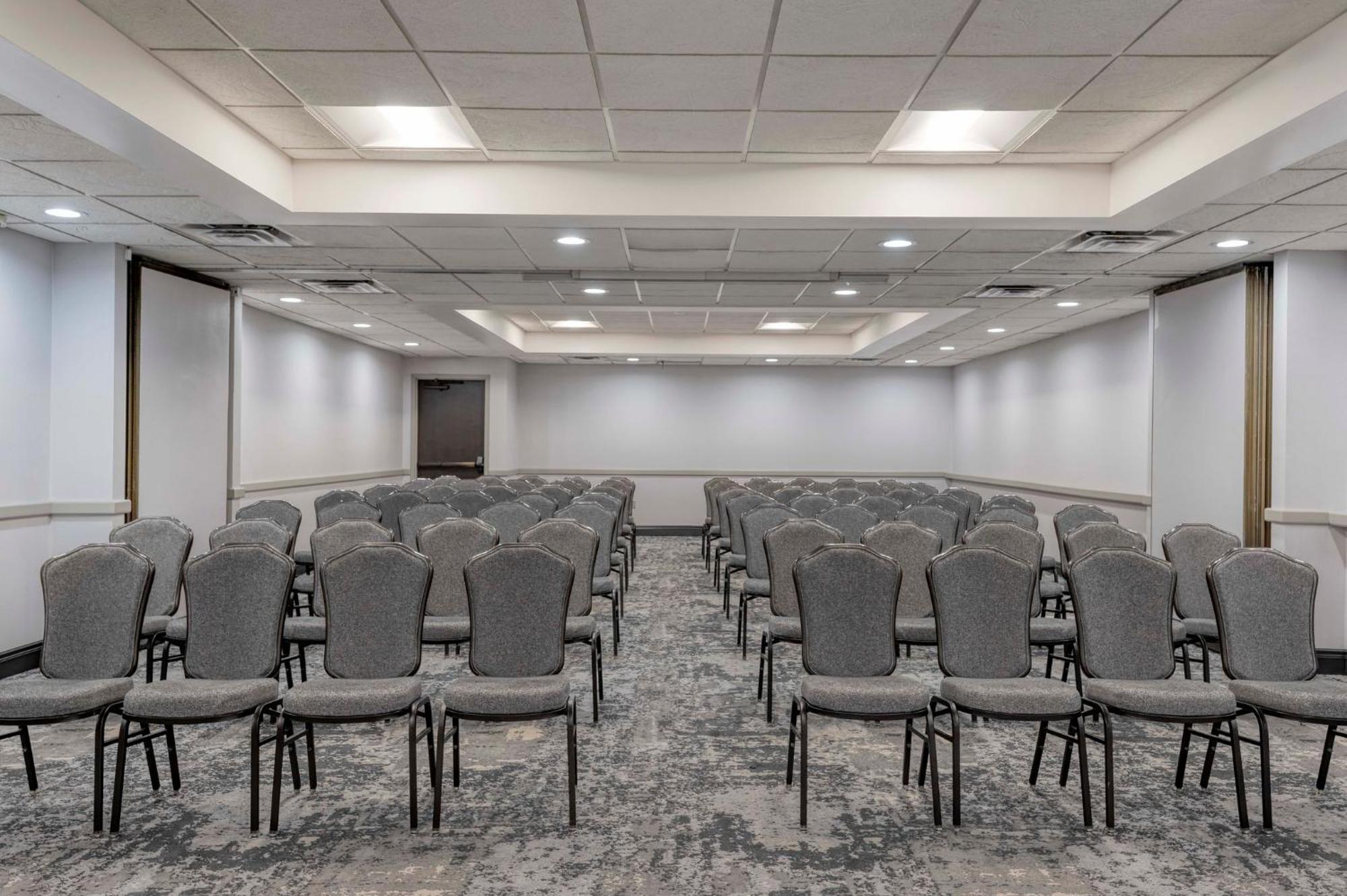 Hotel Crowne Plaza Indianapolis-Airport By Ihg Zewnętrze zdjęcie