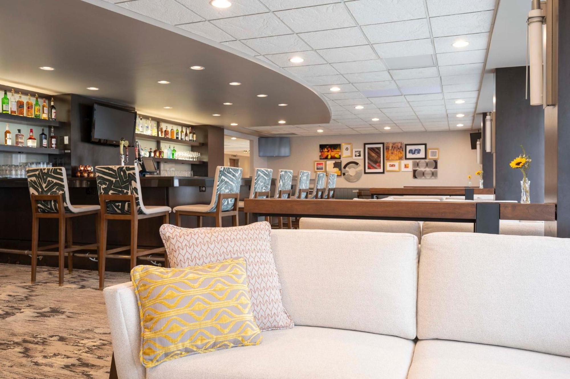 Hotel Crowne Plaza Indianapolis-Airport By Ihg Zewnętrze zdjęcie