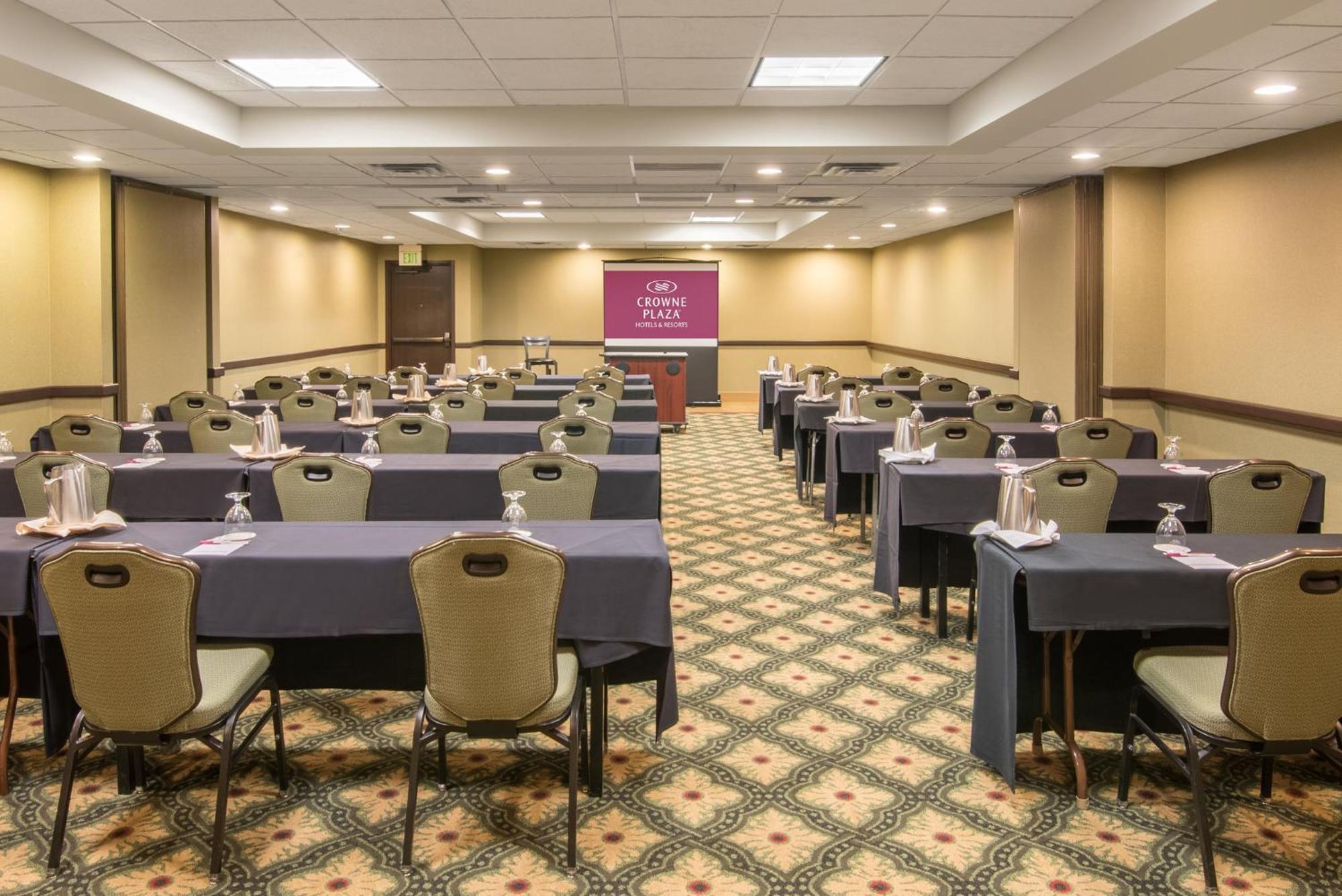 Hotel Crowne Plaza Indianapolis-Airport By Ihg Zewnętrze zdjęcie
