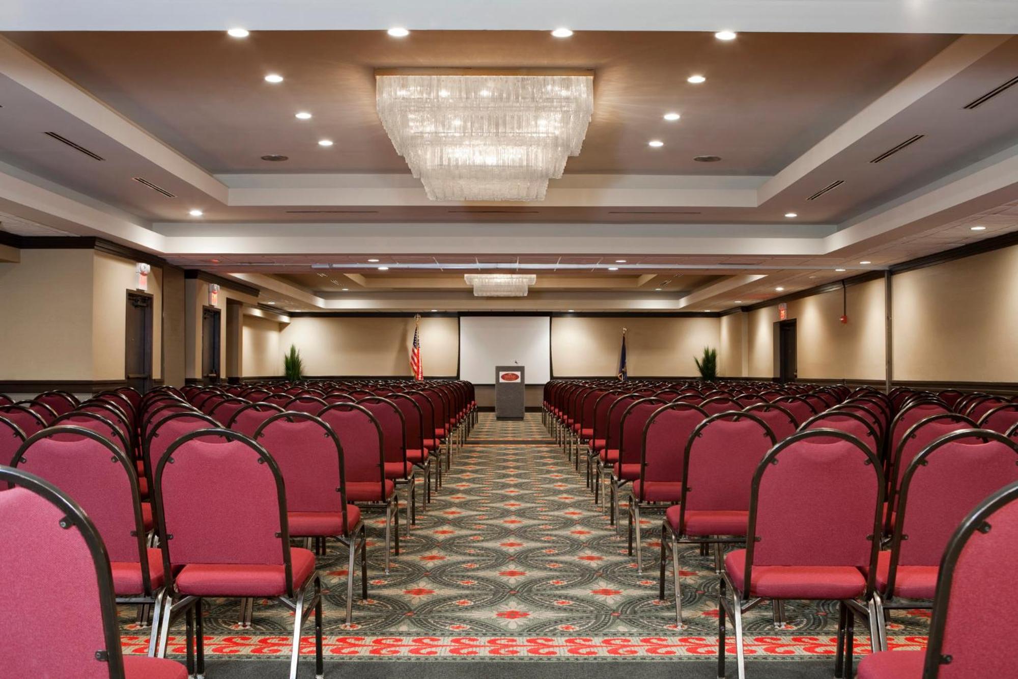 Hotel Crowne Plaza Indianapolis-Airport By Ihg Zewnętrze zdjęcie