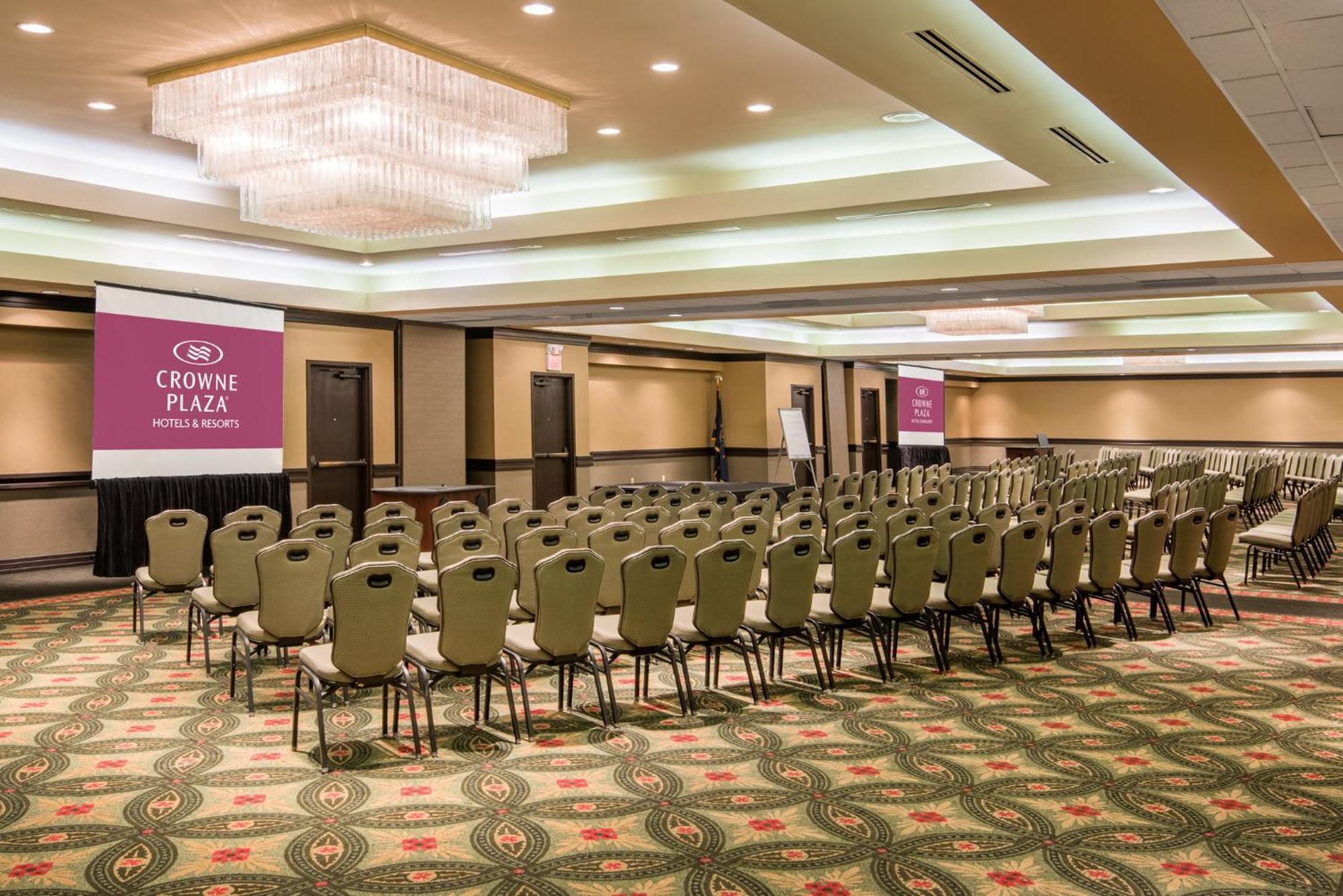 Hotel Crowne Plaza Indianapolis-Airport By Ihg Zewnętrze zdjęcie