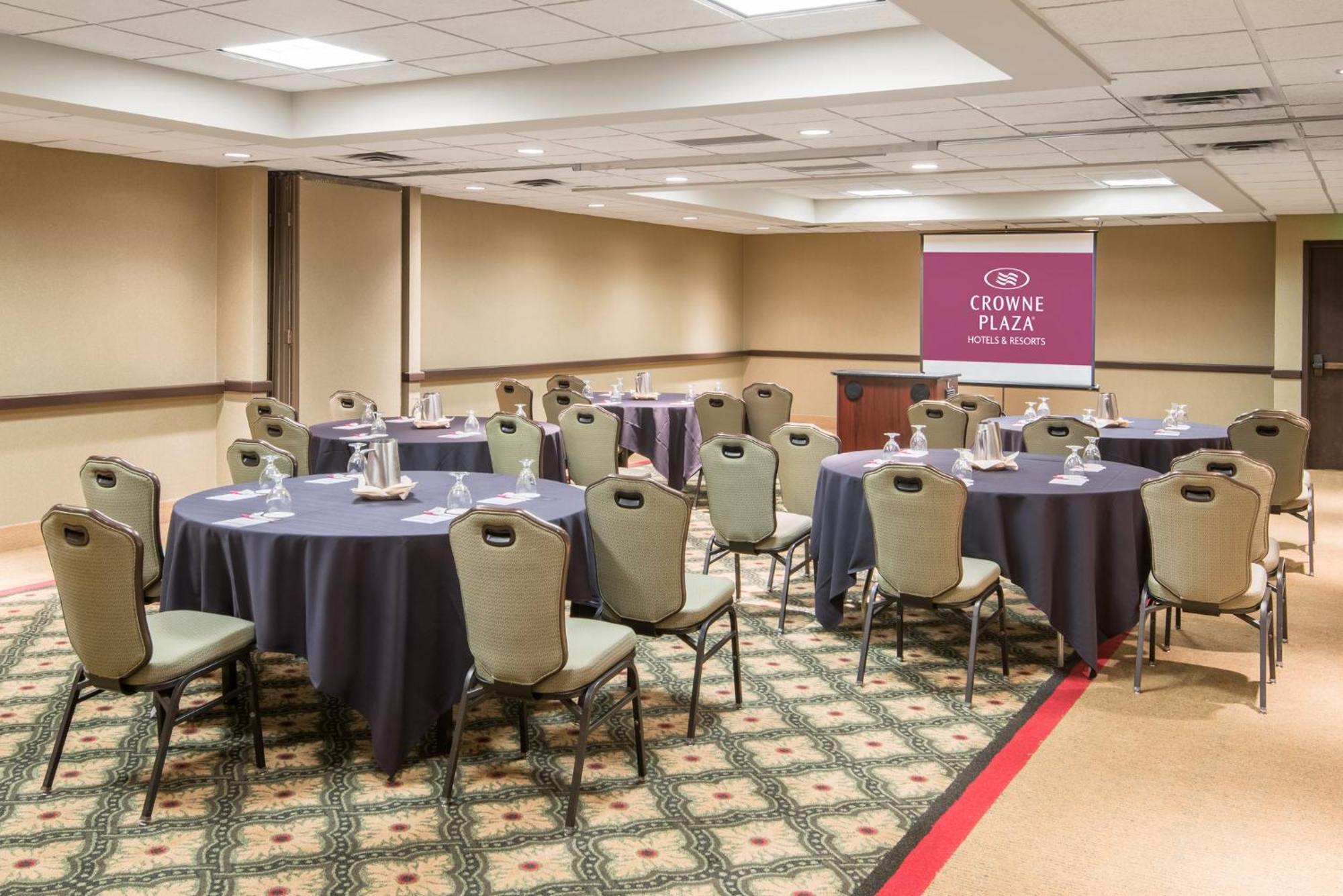 Hotel Crowne Plaza Indianapolis-Airport By Ihg Zewnętrze zdjęcie