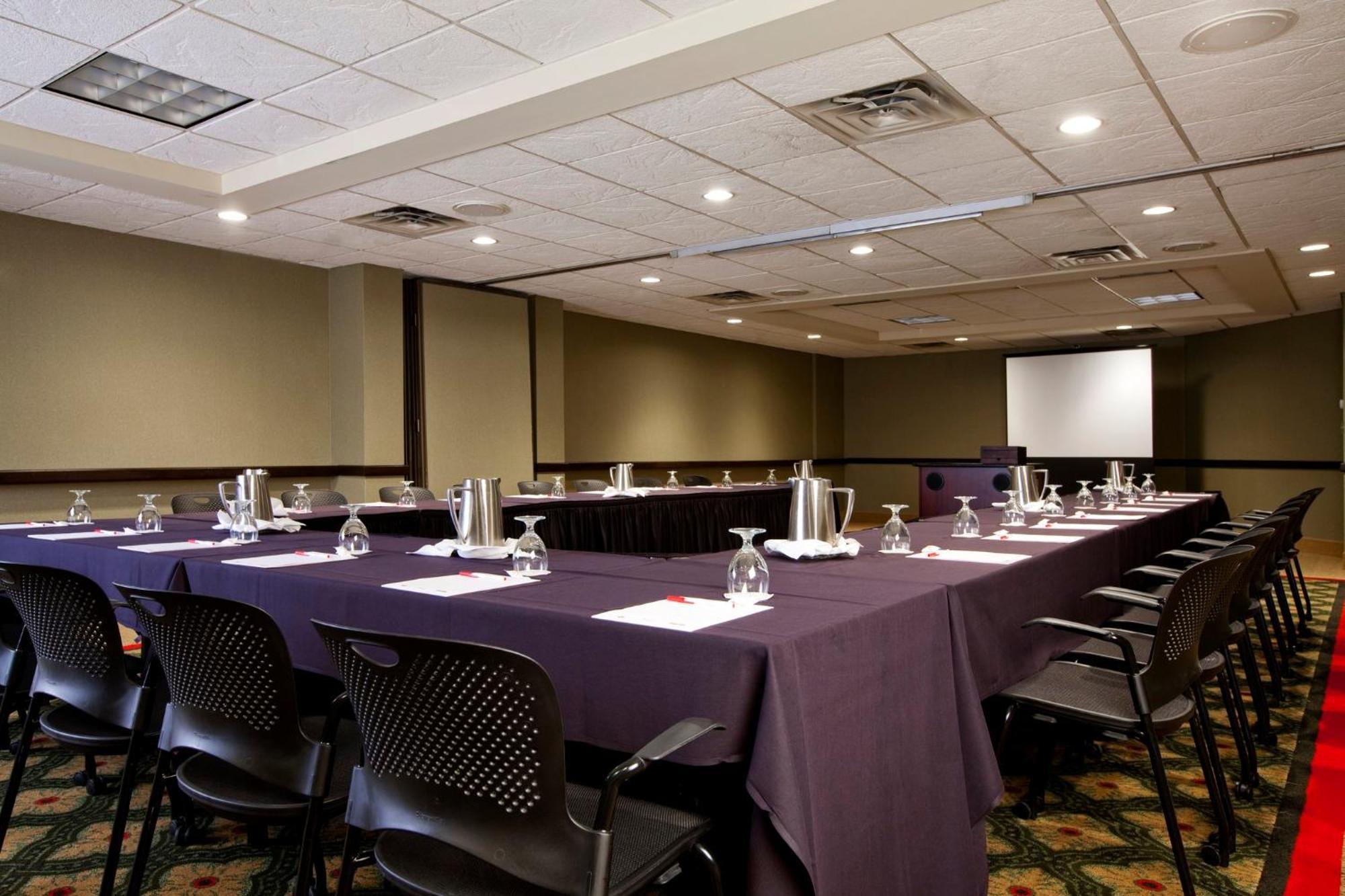 Hotel Crowne Plaza Indianapolis-Airport By Ihg Zewnętrze zdjęcie